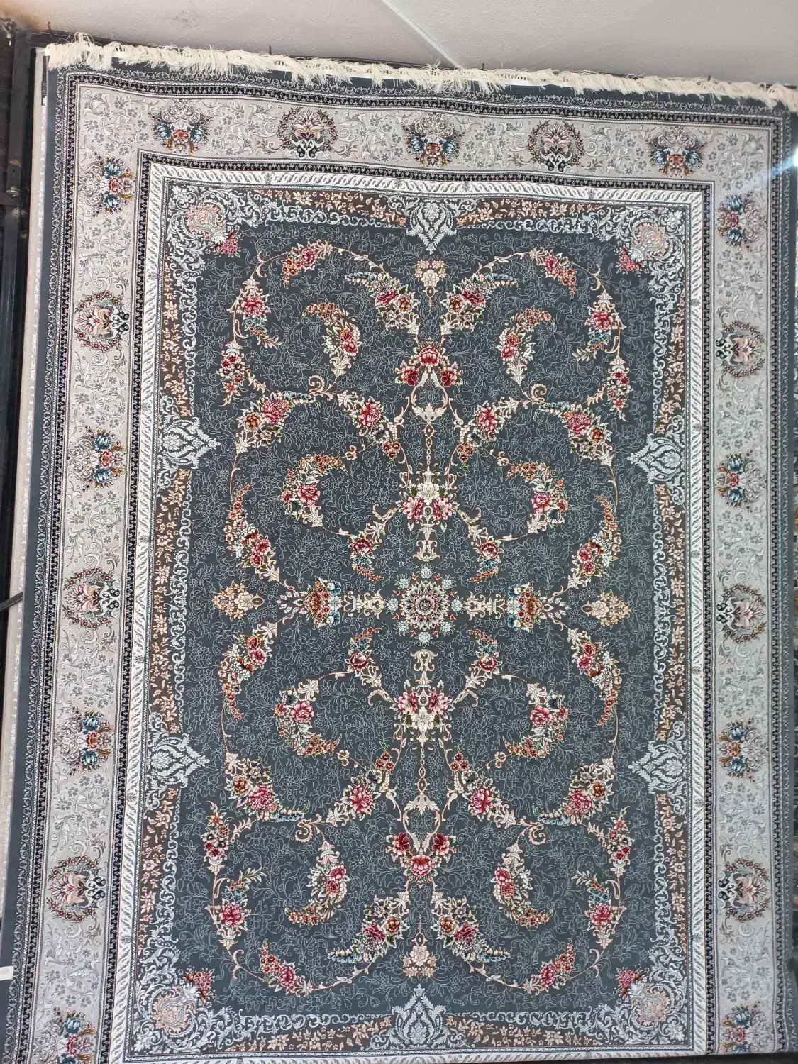 گالری فرش امیر|فرش|میانه, |دیوار