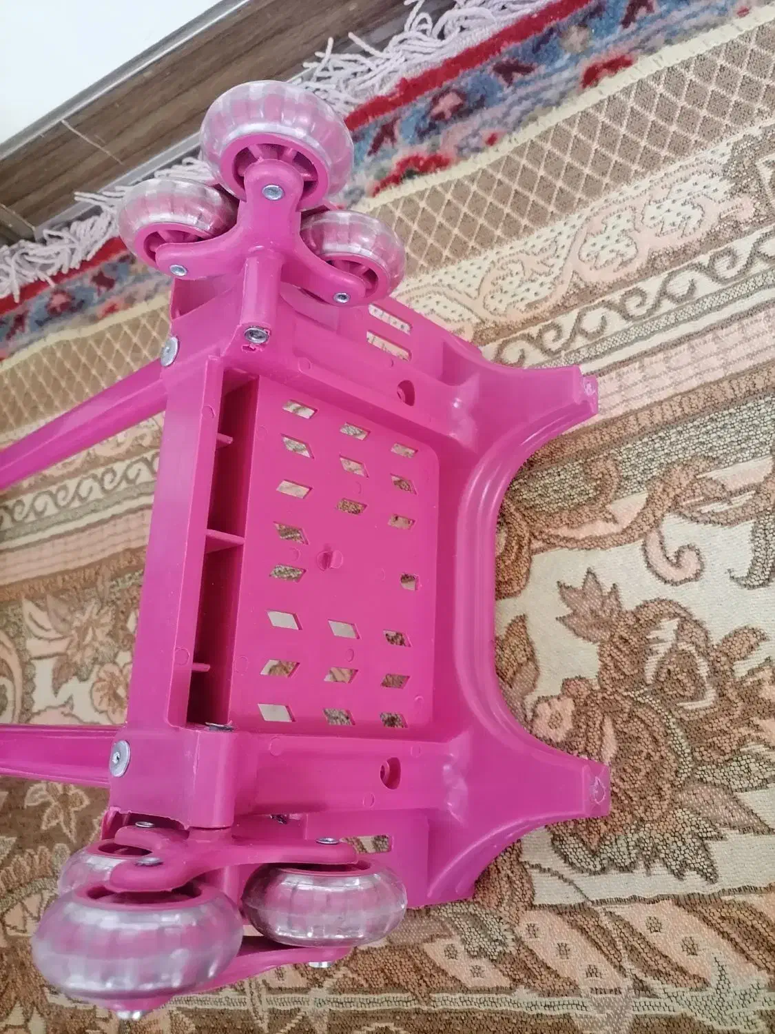 چرخ کیف  مدرسه دخترانه|کالسکه و لوازم جانبی|اصفهان, نقش جهان|دیوار