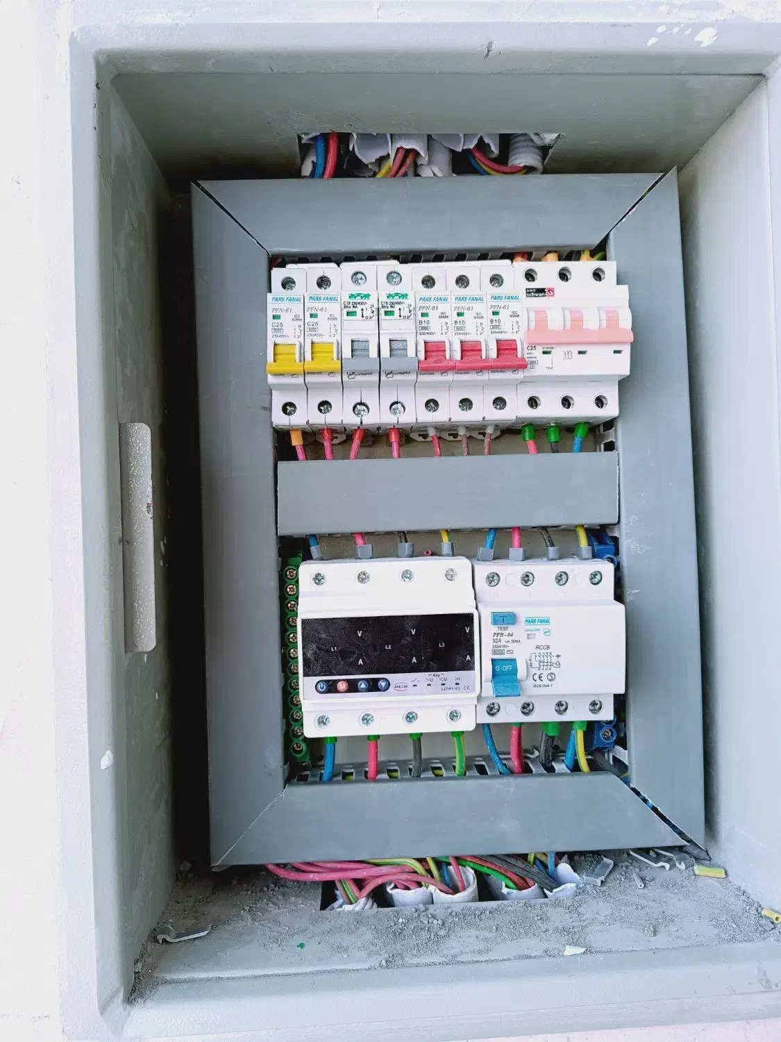 طراحی و مونتاژ تابلوهای برق|خدمات پیشه و مهارت|هشتگرد, شهرک ولیعصر (مصلی)|دیوار