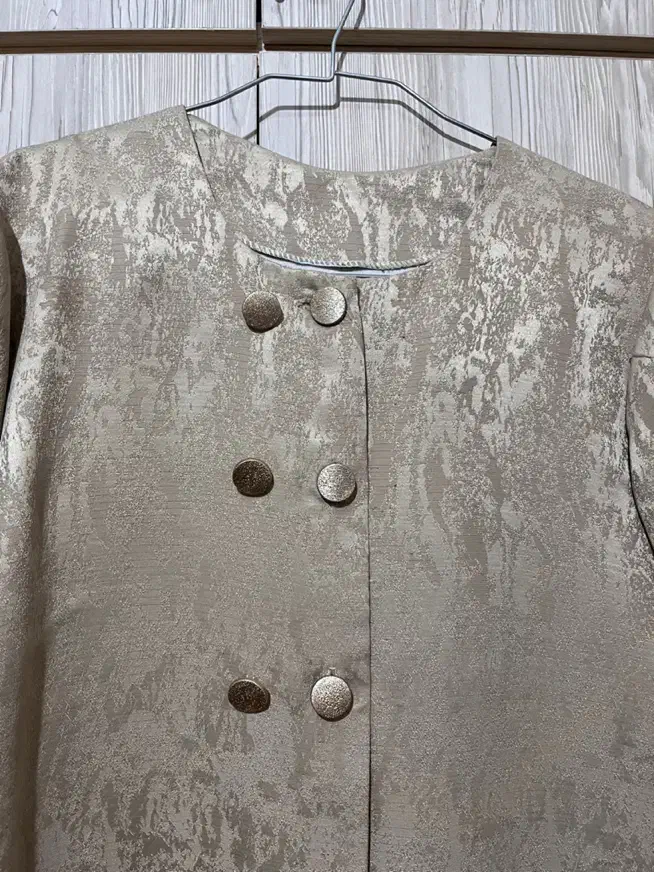 مانتو پاپیونی|لباس|مشهد, هدایت|دیوار