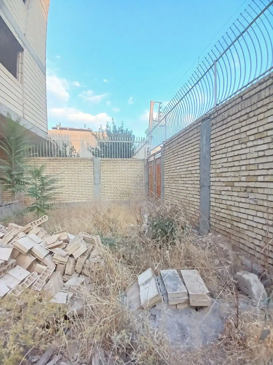 فروش ۳ طبقه سفت کاری نیمه ساز حوالی ۴راه فرمانداری|فروش آپارتمان|فارسان, |دیوار