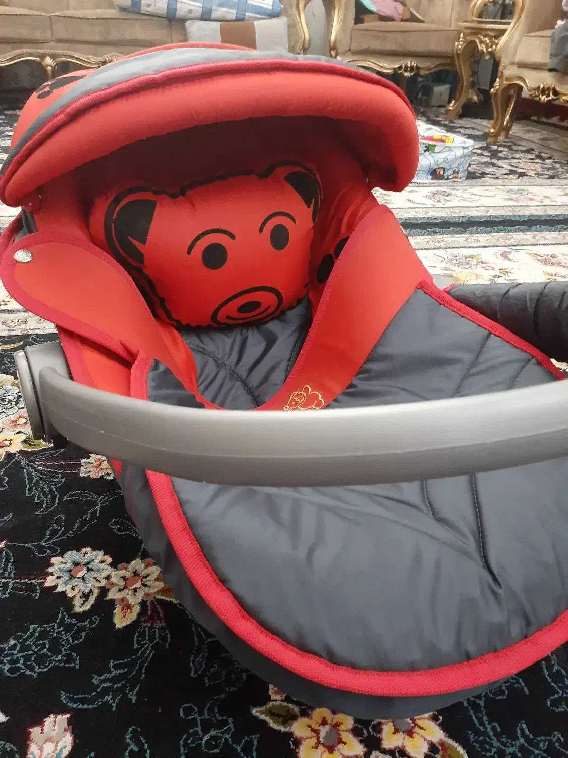 کری یر وروروئک|اسباب و اثاث بچه|مهاجران, |دیوار