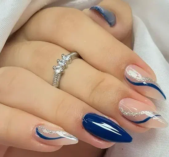 به چند مدل کاشت و لمینت وژلیش ناخن نیازمندم|خدمات آرایشگری و زیبایی|نوشهر, |دیوار