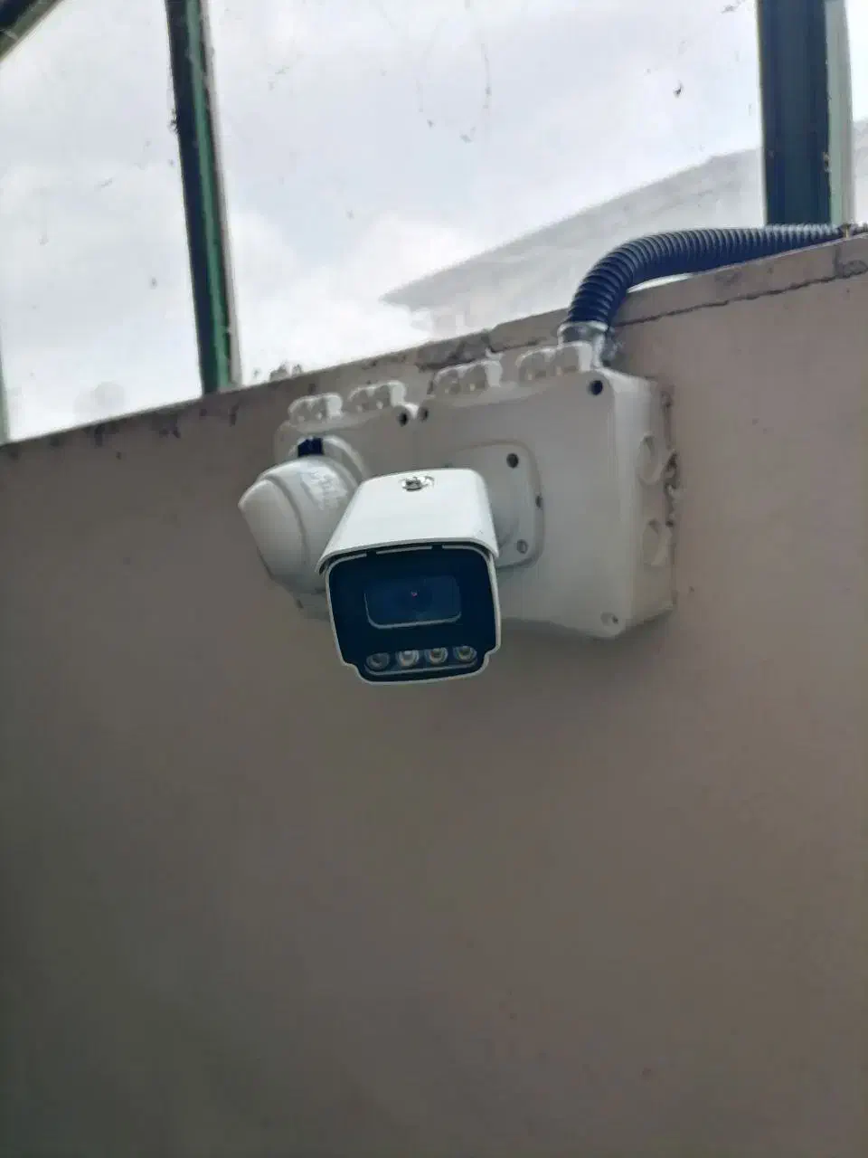 نصب و راه اندازی دوربین مداربسته و دزدگیر اماکن|دوربین مداربسته|رشت, معلم|دیوار