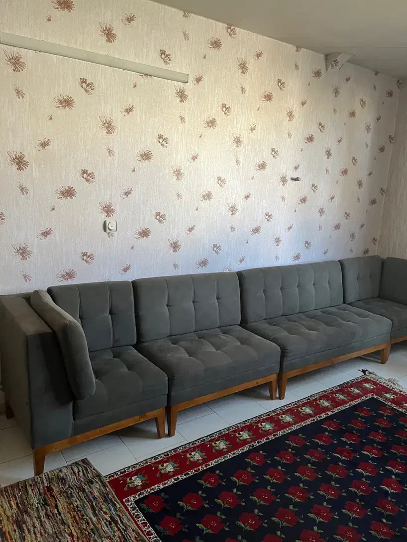 مبل ۱۳ نفره همراه با میز و ۲ عدد گل میز|مبلمان خانگی و میز عسلی|شیراز, شیمی گیاه|دیوار