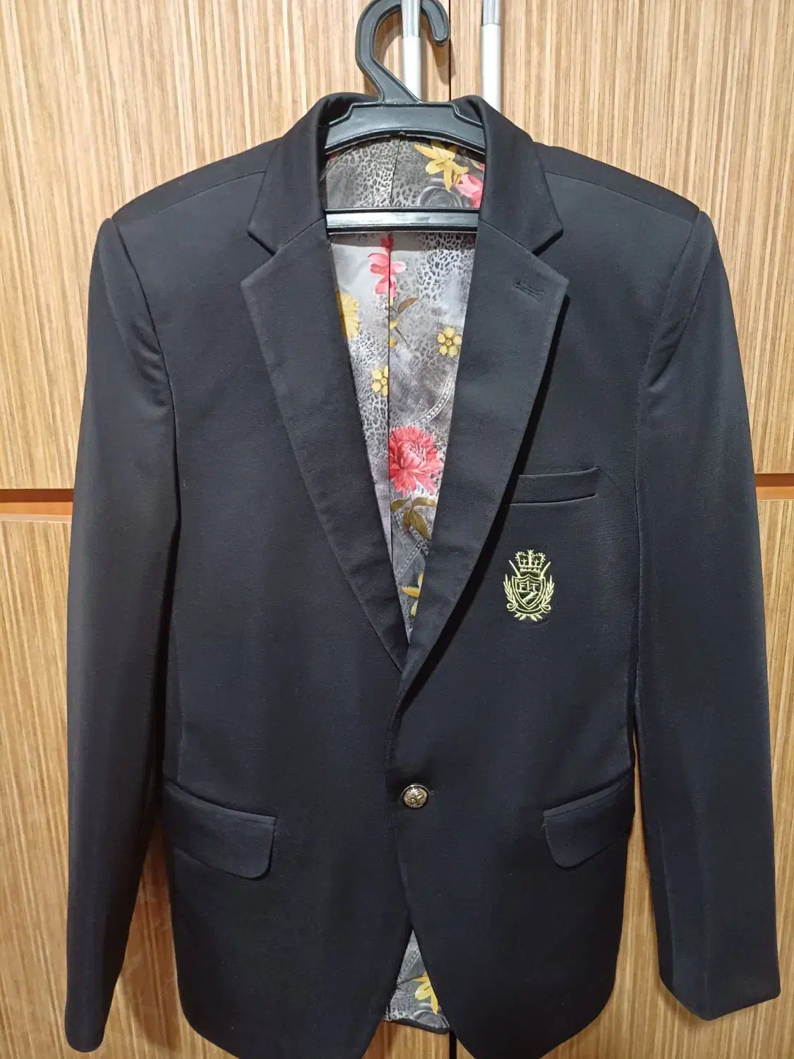 کت وکاپشن|لباس|ایوان, |دیوار