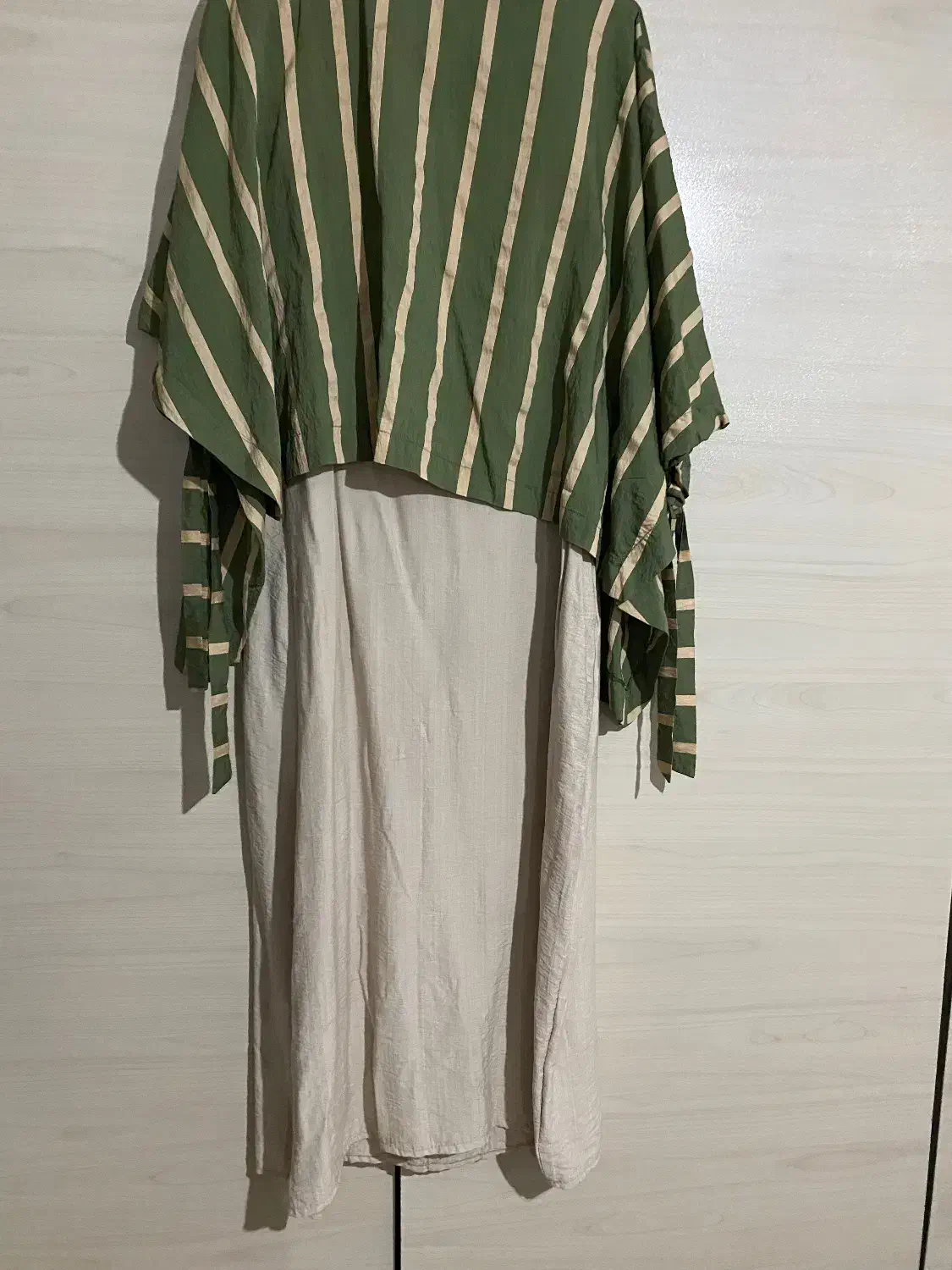 لباس در حد نو|لباس|مهاجران, |دیوار