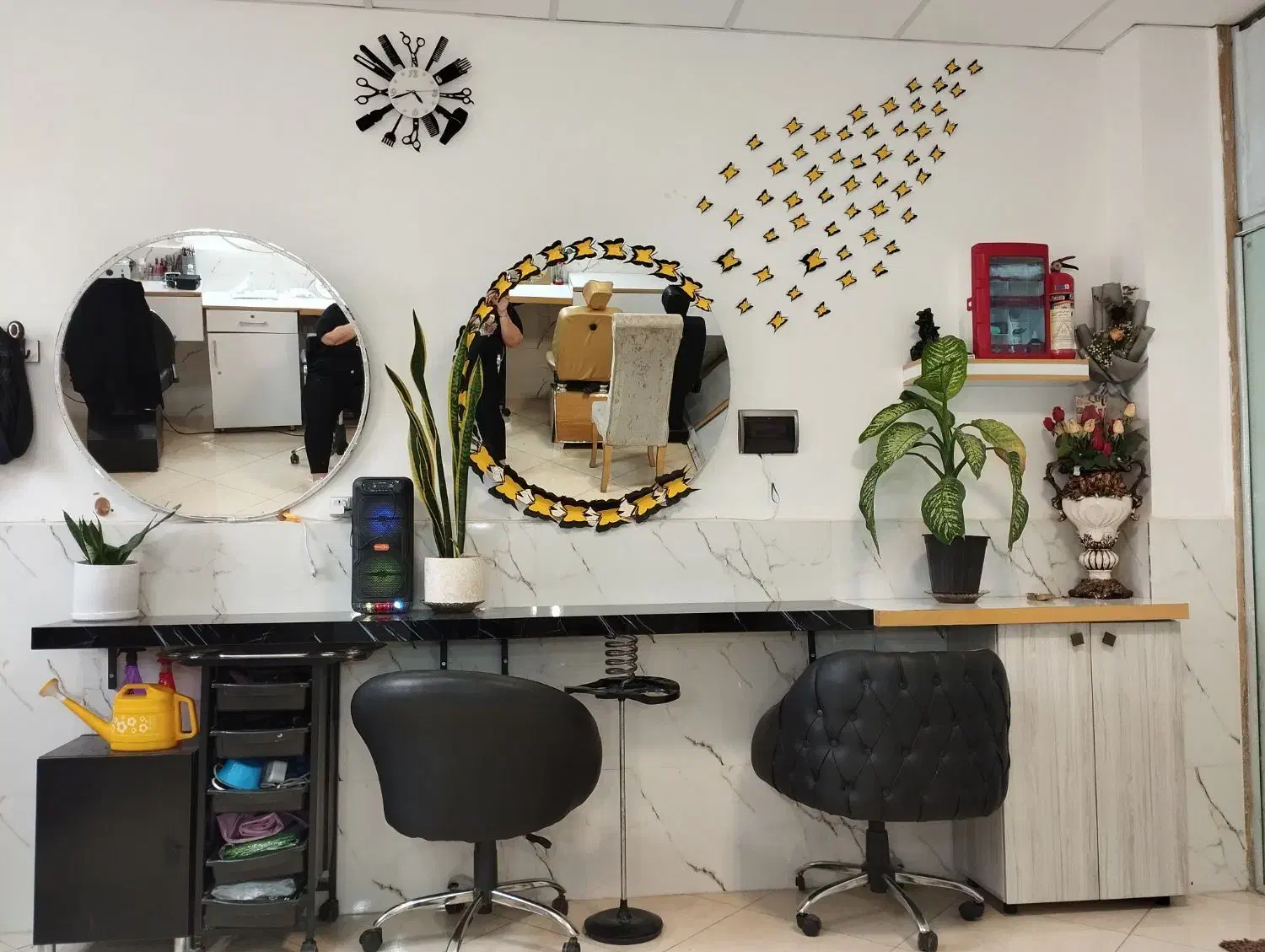 فروش فوری لوازم آرایشگاه ب صورت کلی ۳۵میلیون|آرایشگاه و سالنهای زیبایی|نکا, |دیوار