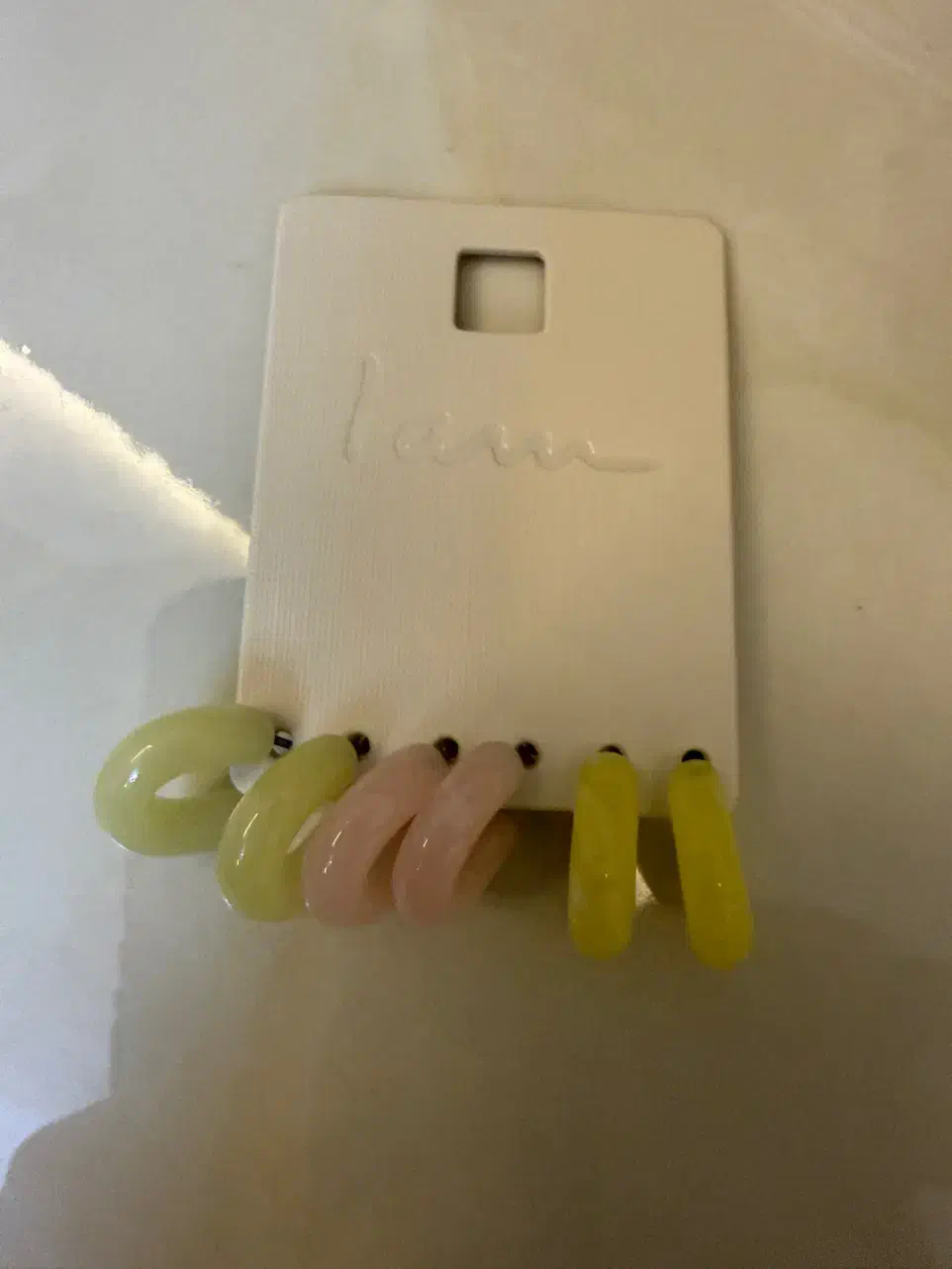 گوشواره رنگی|بدلیجات|نیشابور, بلوار گلها|دیوار