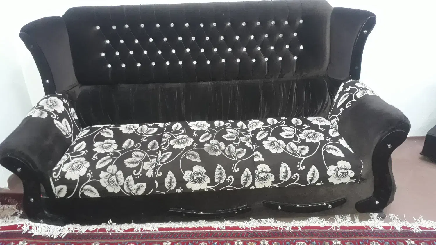 مبل ۷نفره|مبلمان خانگی و میز عسلی|رشت, آزادگان|دیوار