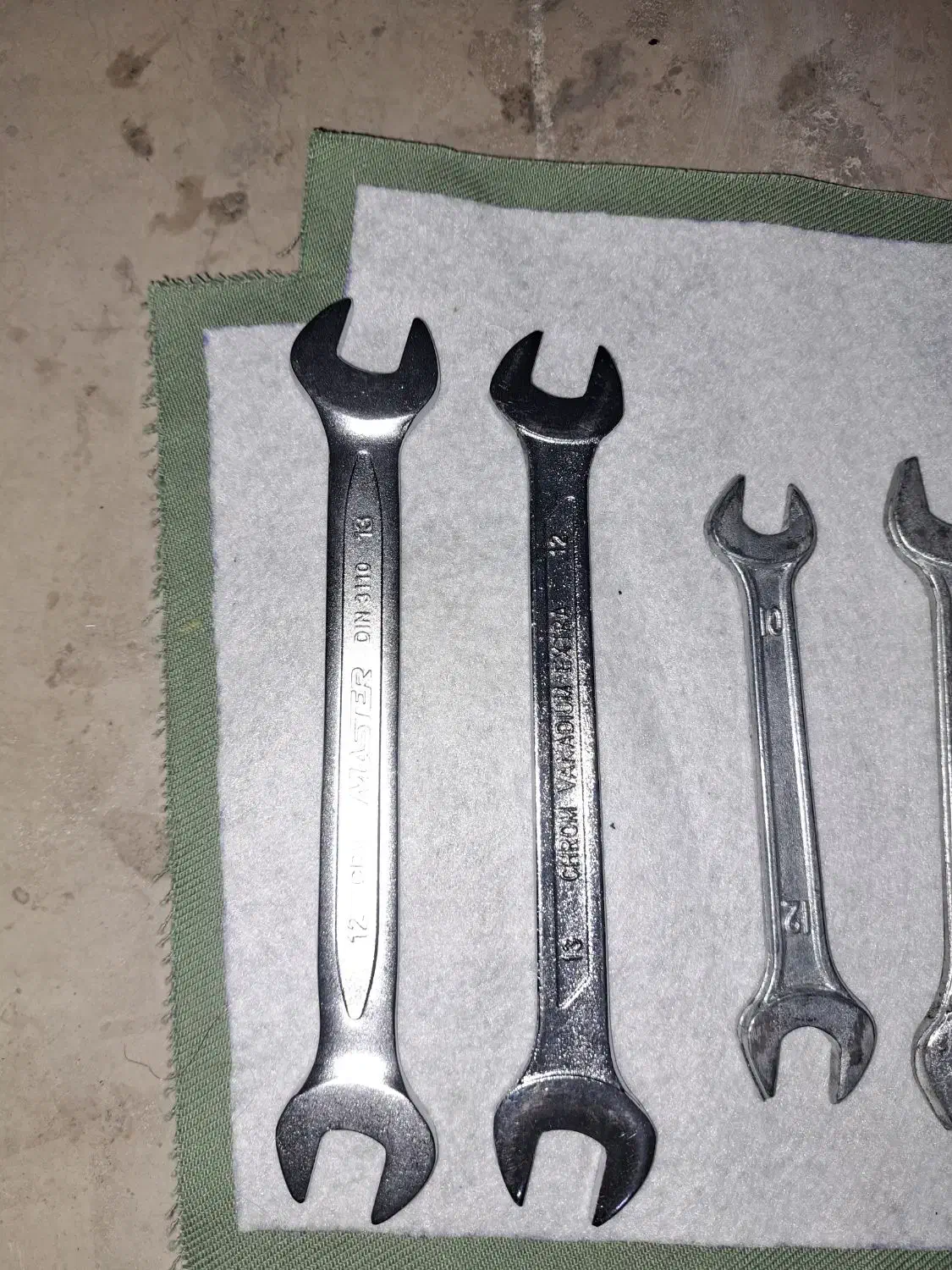 اچار شلاقی۱۸ اینچ اسپانیایی و تعدادی اچار|ابزارآلات|پردیس, فاز ۸|دیوار