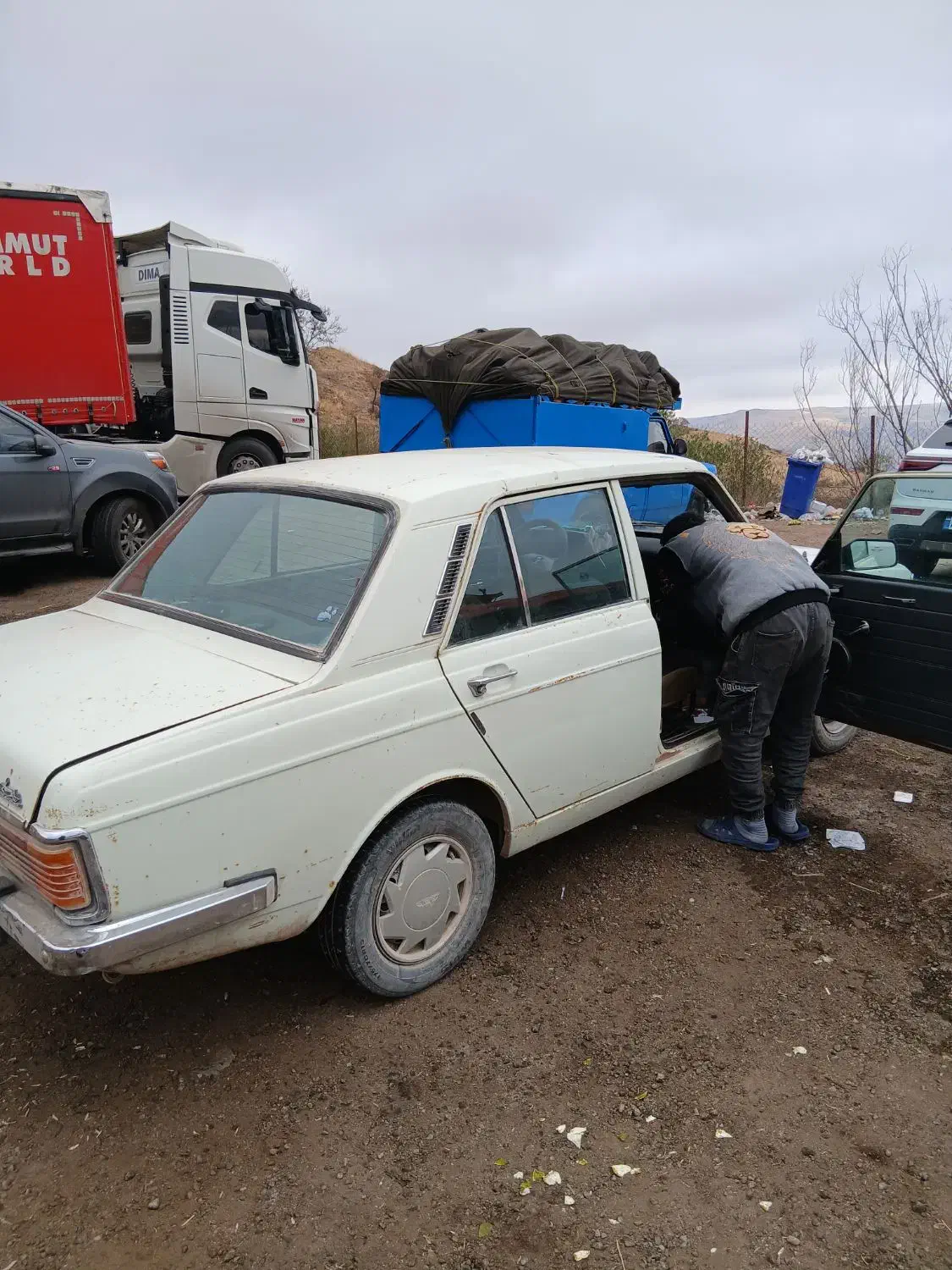 پیکان سواری|خودرو سواری و وانت|میانه, |دیوار