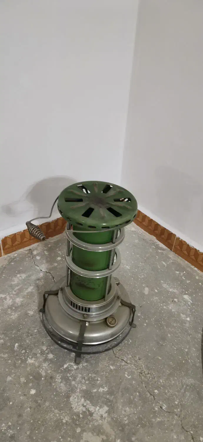 چراغ نفتی قدیمی|بخاری، هیتر، شومینه|بروجرد, |دیوار