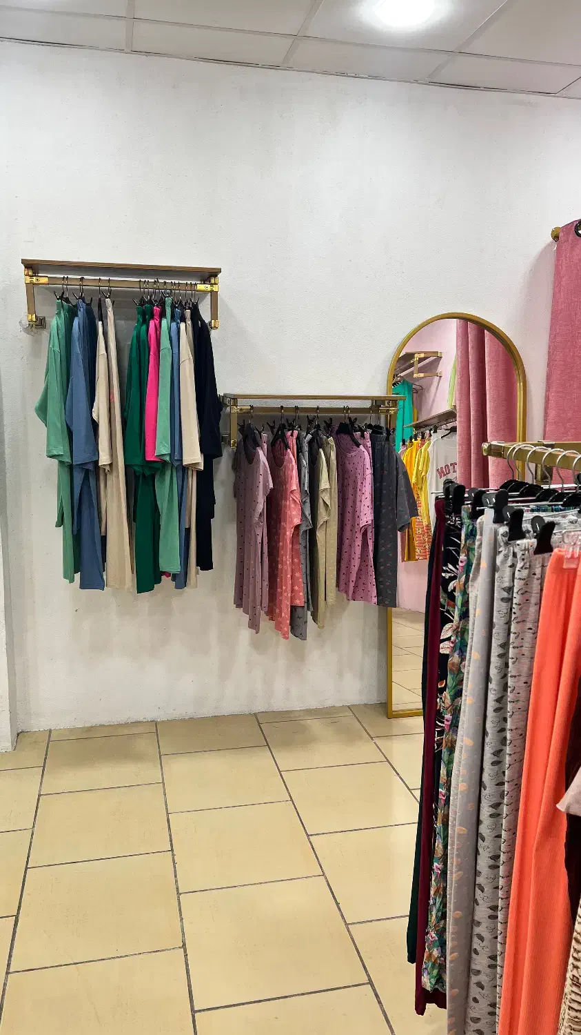 دکور پوشاک زنانه|فروشگاه و مغازه|چالوس, |دیوار