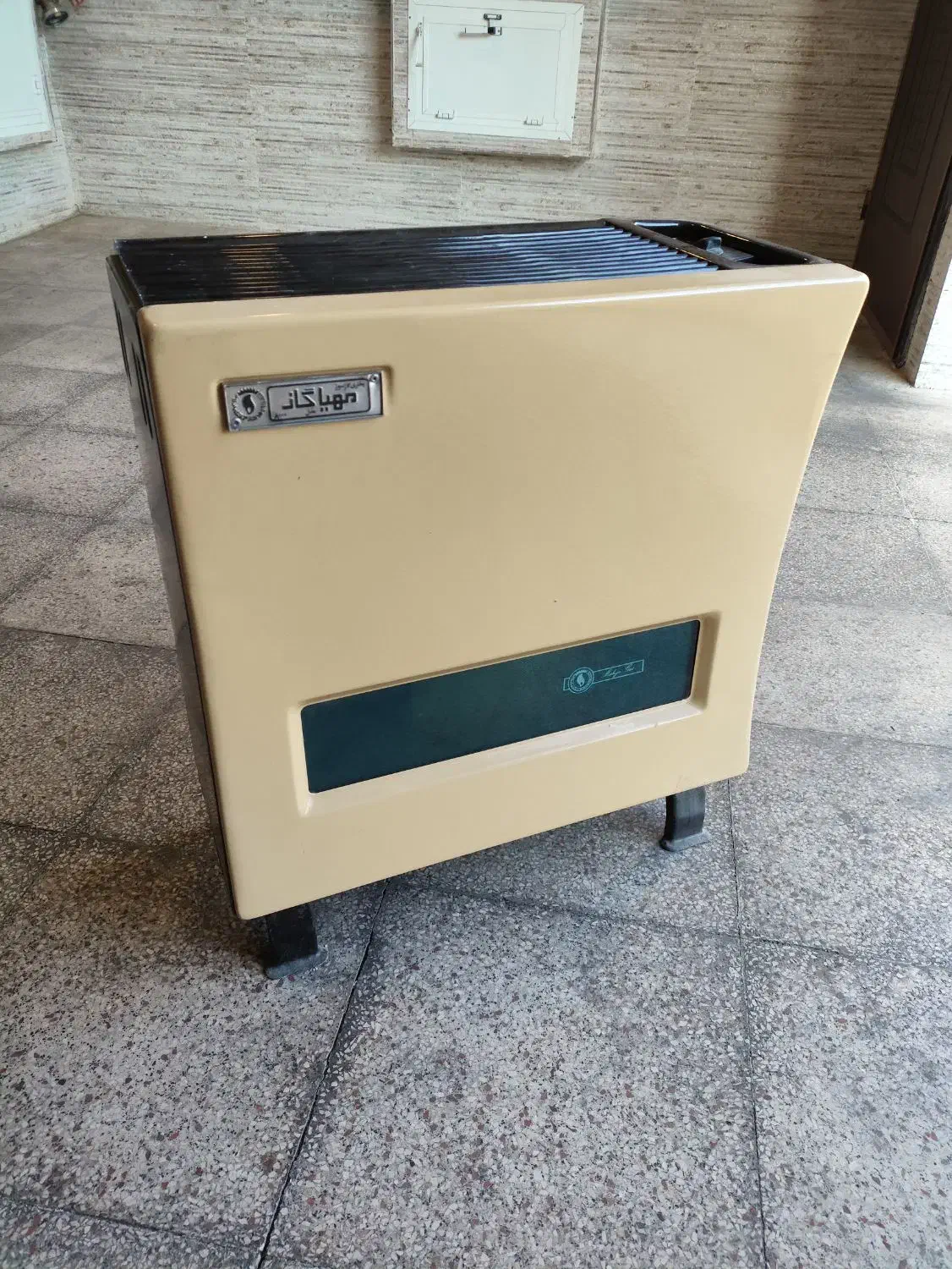 بخاری برند مهیا گاز در حد نو|بخاری، هیتر، شومینه|شیراز, پودنک|دیوار