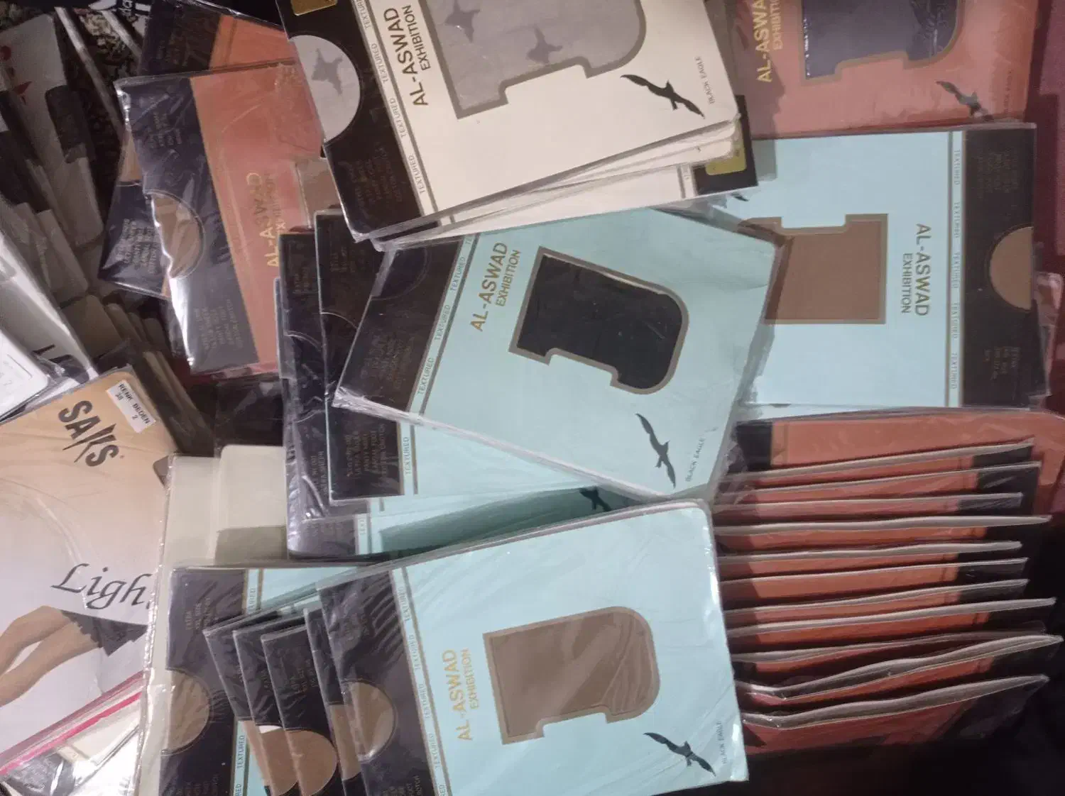 جوراب شلواری|لباس|قم, بنیاد|دیوار