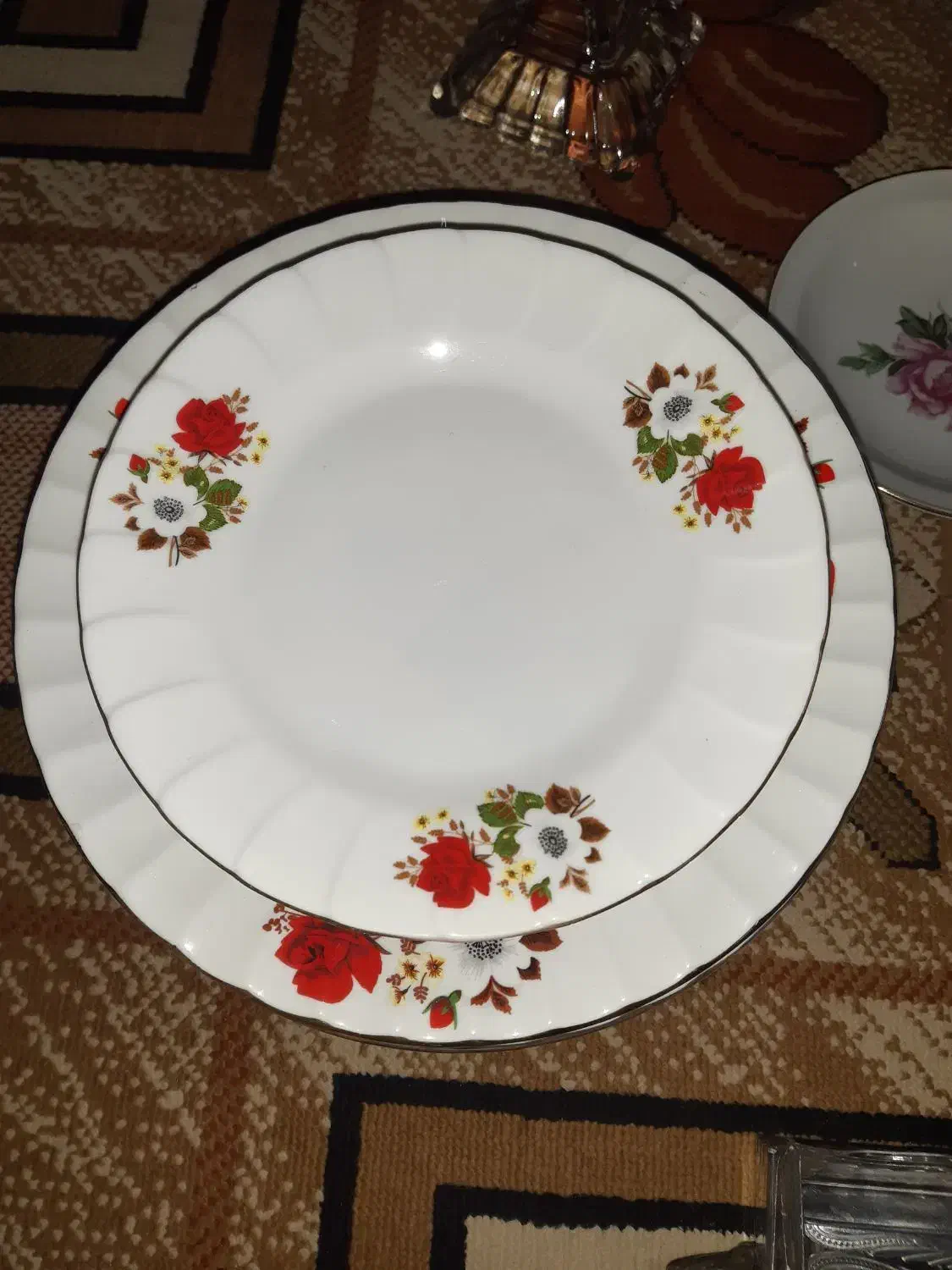 پشقاب و زیر پوستی گل سرخی|ظروف سرو و پذیرایی|اراک, |دیوار