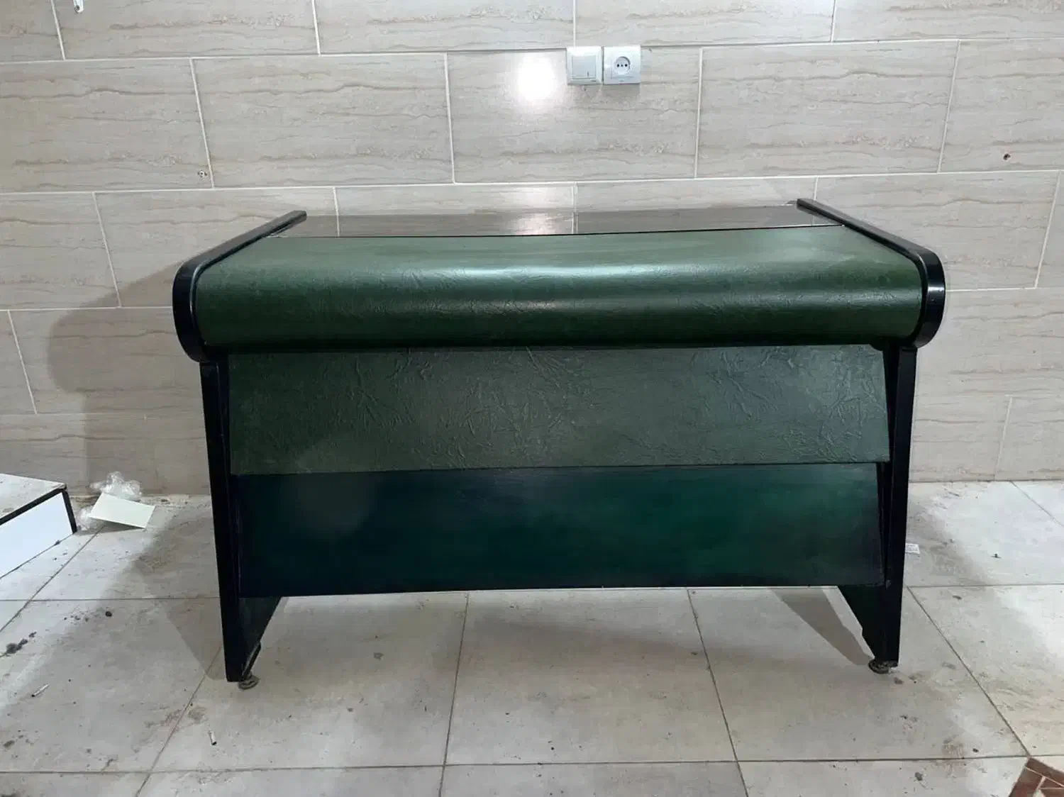 میز اداری|دفتر کار|فومن, |دیوار