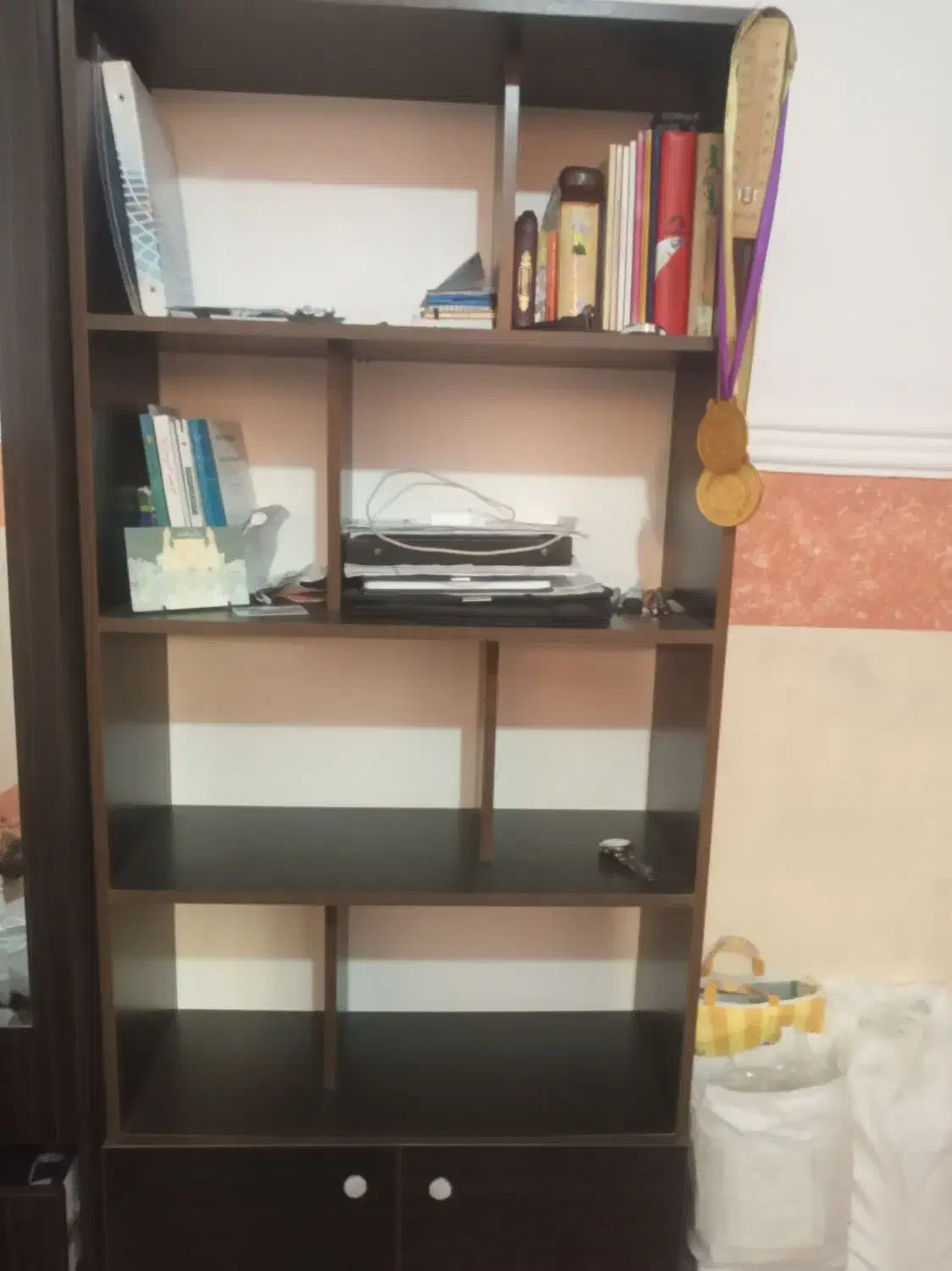 کتابخانه|کتابخانه، شلف، قفسه‌های دیواری|خاش, |دیوار