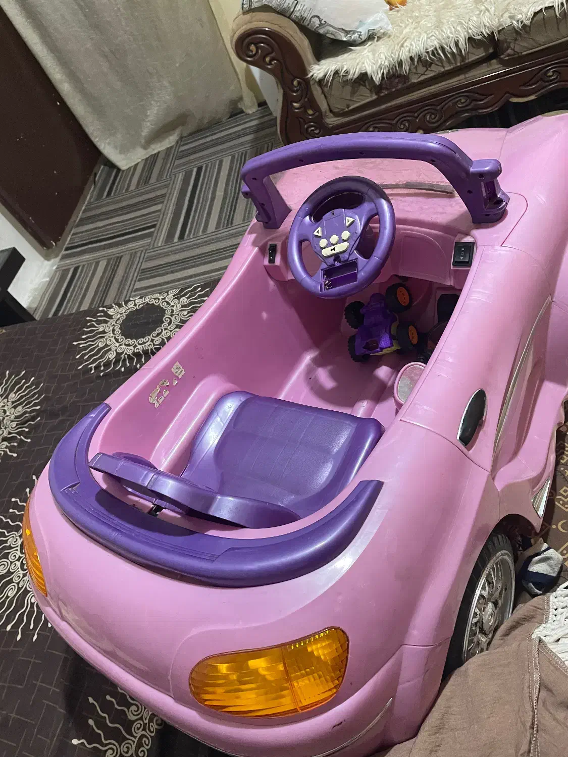 ماشین شارژی بچه|اسباب‌‌بازی|رباط‌کریم, رباط‌کریم|دیوار