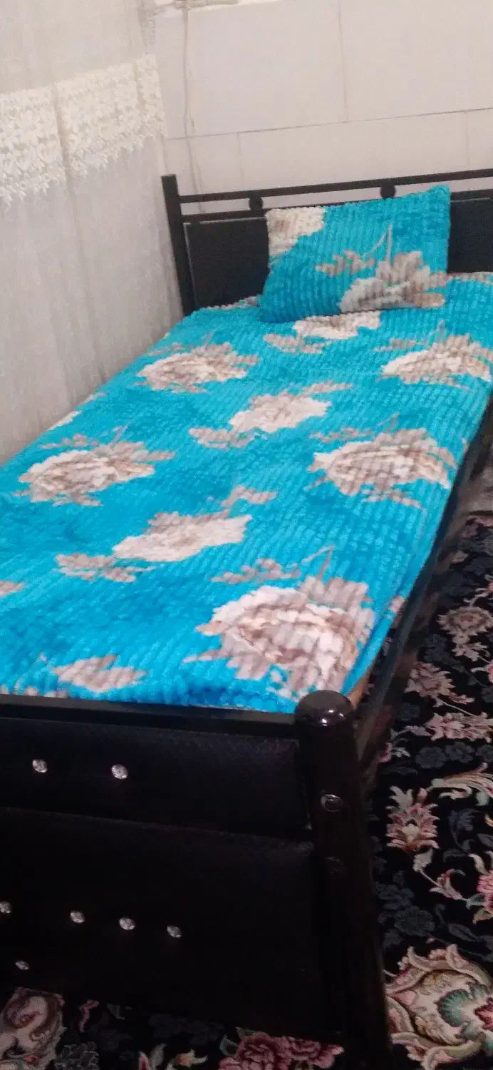 تخت|تخت و سرویس خواب|قم, باغ شریفی|دیوار