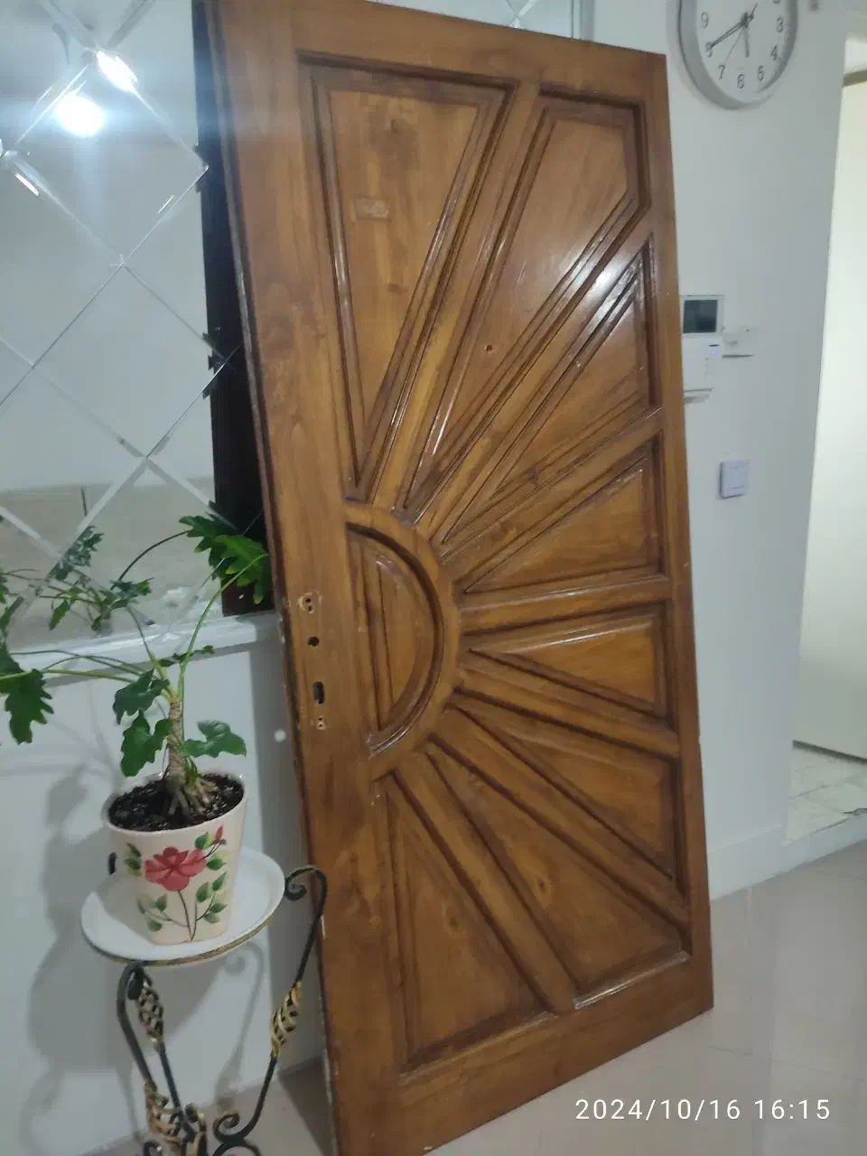 درب چوبی برای ورودی|مصالح و تجهیزات ساختمان|تهران, شهرک ولیعصر جنوبی|دیوار