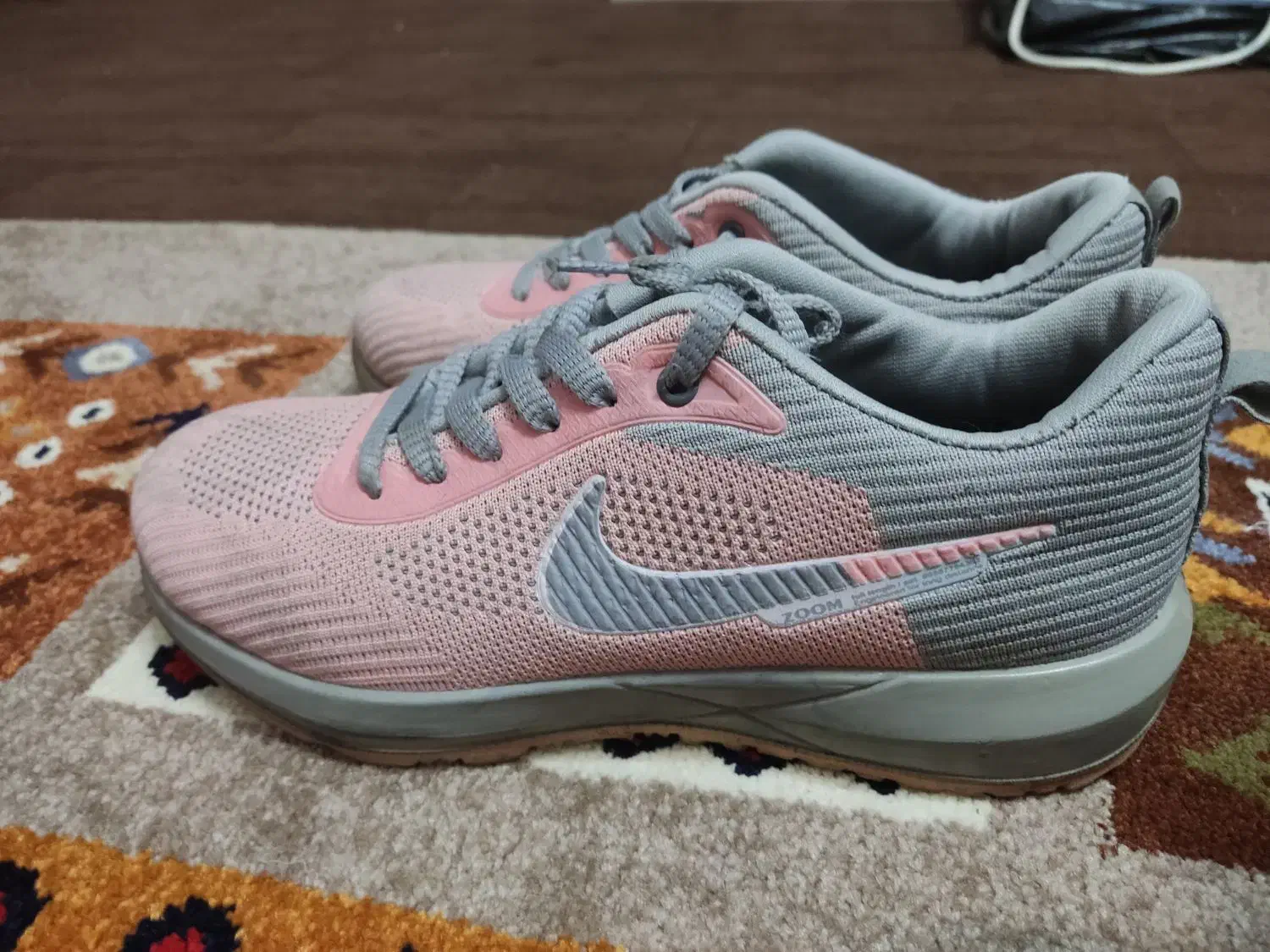 کفش|کیف، کفش، کمربند|شیراز, زرهی|دیوار