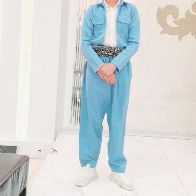 لباس|لباس|فردیس, نیروگاه برق|دیوار