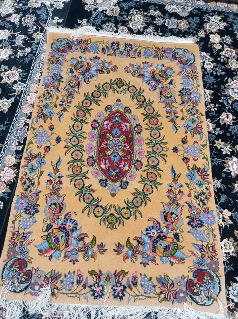 فرش ذرع و نیم|فرش|کرمانشاه, |دیوار