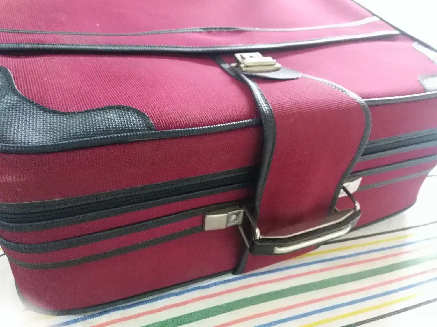 یک عدد چمدان قدیمی سالم در حدنو|کیف، کفش، کمربند|کرمان, |دیوار