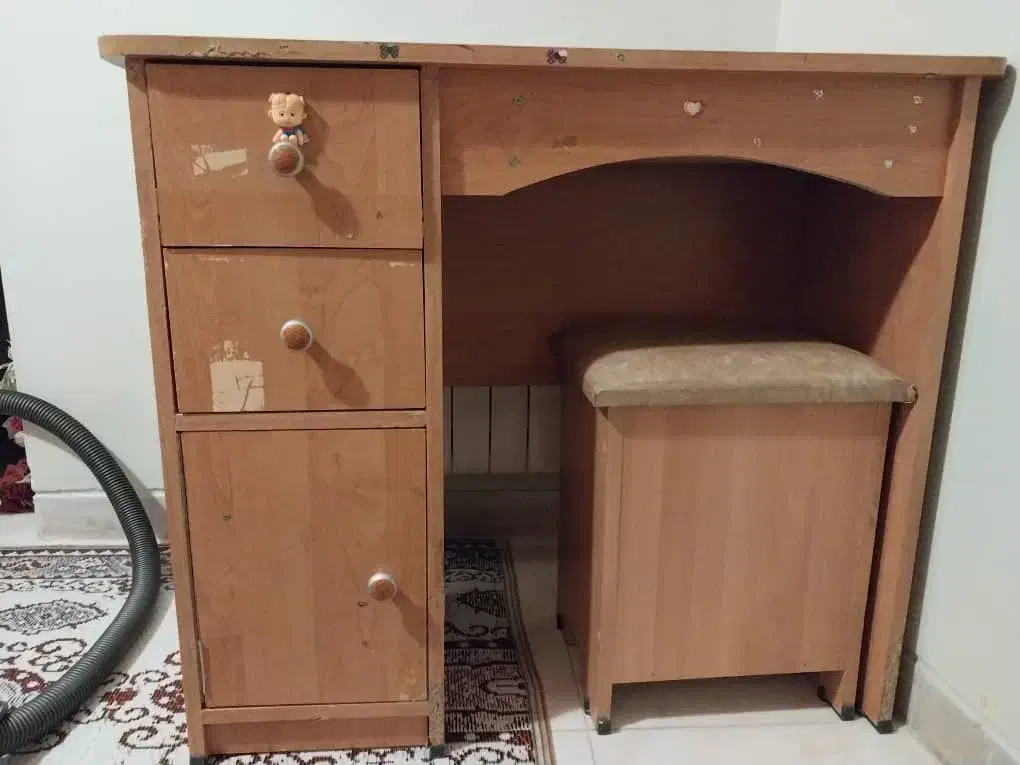 میز چرخ خیاطی|لوازم خیاطی و بافتنی|سیاخ دارنگون, |دیوار