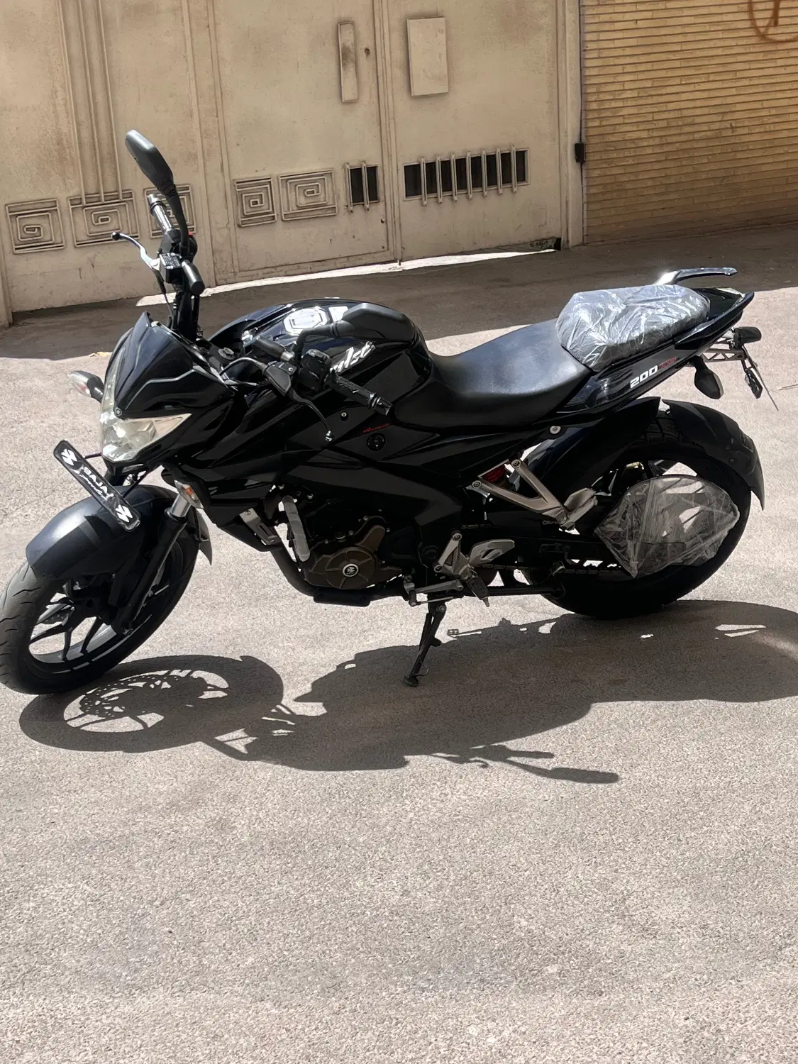 Ns 200 مدل ۹۳|موتورسیکلت|اصفهان, باغ دریاچه|دیوار