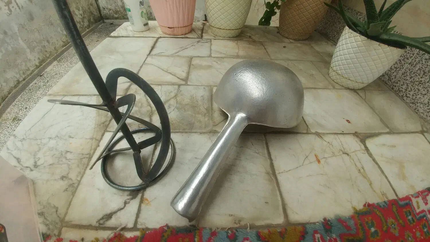 ملاقه بزرگ روحی و همزن بزرگ|ظروف پختوپز|رشت, سلیمانداراب|دیوار