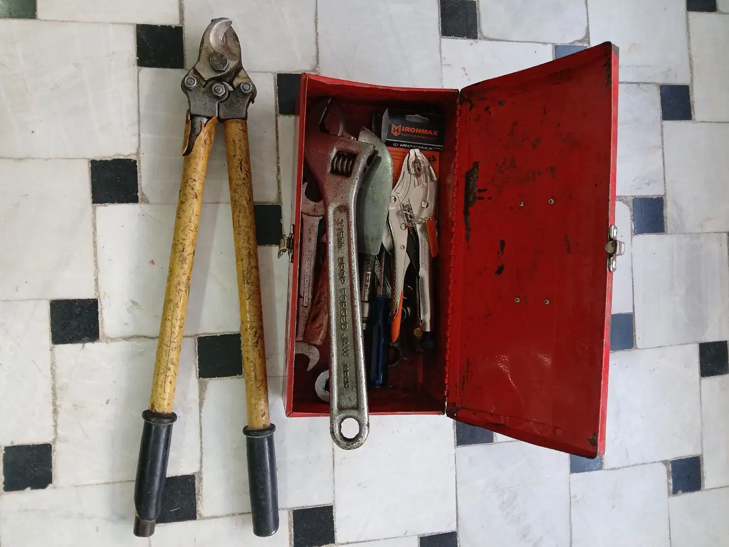 آچار و ابزار|ابزارآلات|قم, قلعه کامکار|دیوار