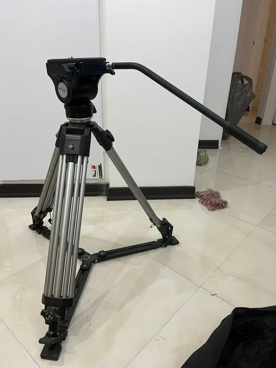 سه پایه دوربین همراه با چرخ|دوربین عکاسی و فیلم‌برداری|تهران, توحید|دیوار