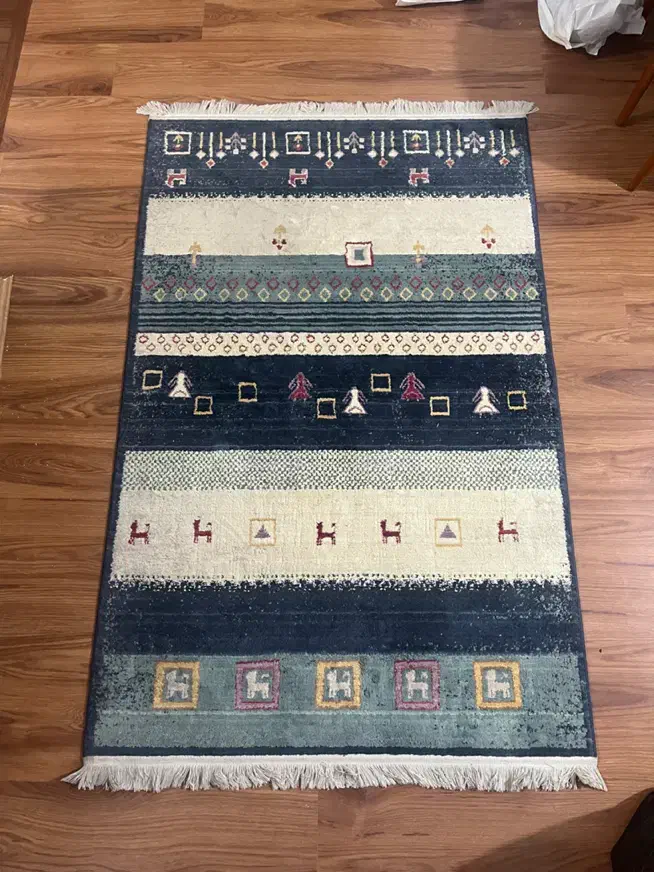 یک عدد گلیم فرش ۴متری کاملا سالم|فرش|تهران, المهدی|دیوار