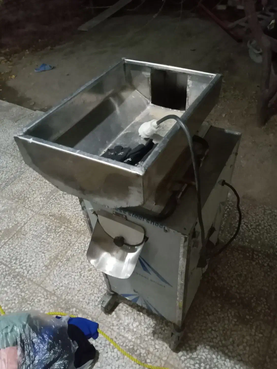 دستگاه ابگیری گوجه و انگور شرکت پولاد غرب همدان|ماشینآلات صنعتی|رزن, |دیوار