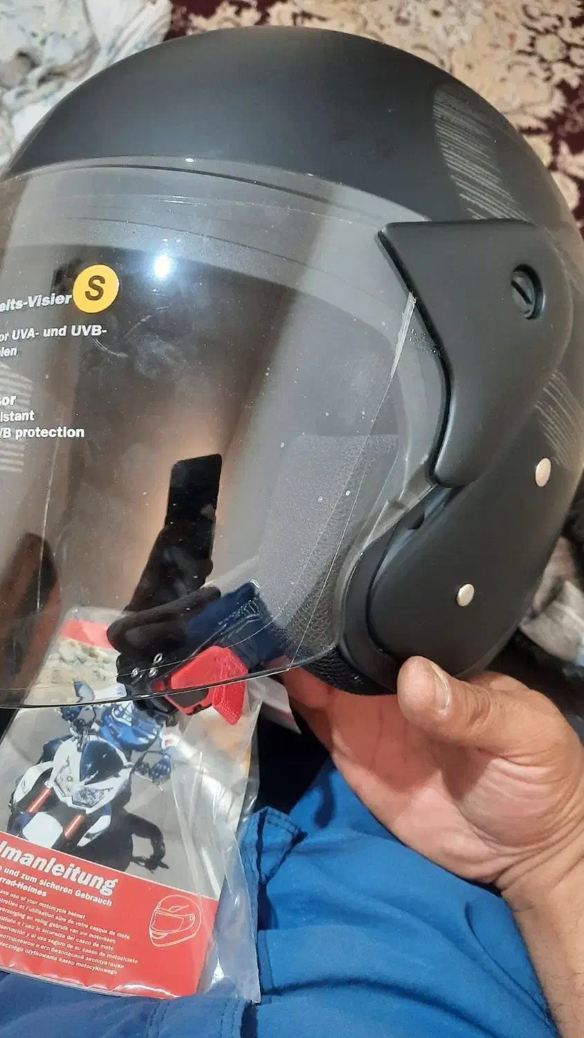 کلاه کاسکت|لباس|شیراز, لاله|دیوار