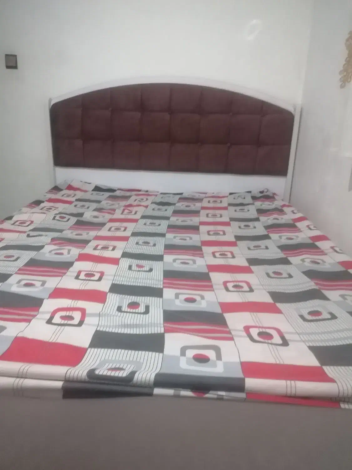 تخت خواب دو نفره بزرگ همراه با تشک|تخت و سرویس خواب|قائمشهر, |دیوار