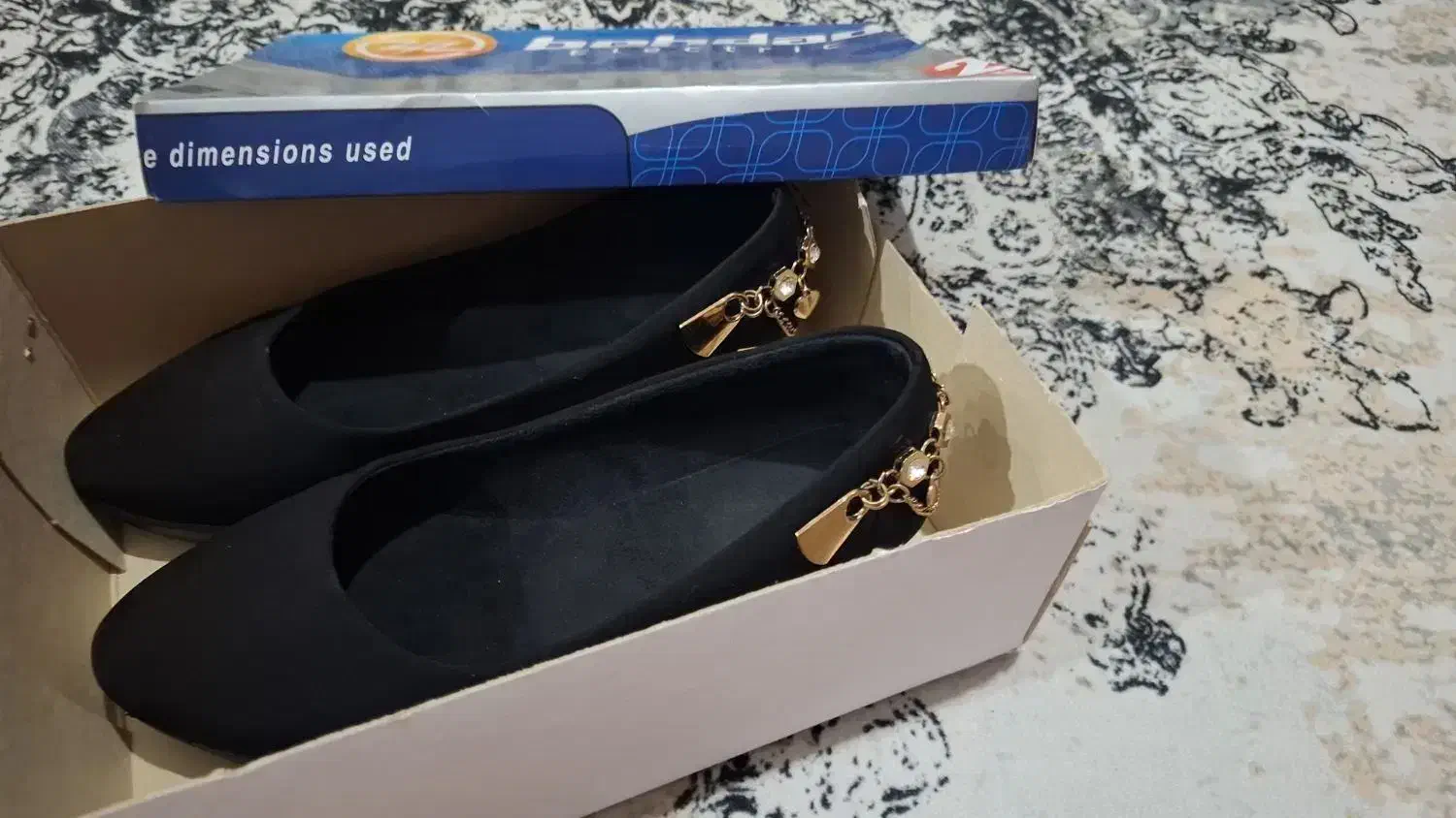 سایز ۳۸قالبش طوری هست که به ۳۹ هم میخوره|کیف، کفش، کمربند|اردبیل, |دیوار