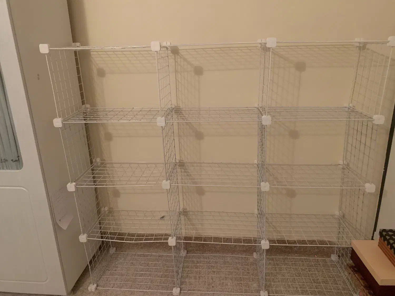 قفسه های مشبک فلزی سفید در حد نو|کتابخانه، شلف، قفسههای دیواری|بجنورد, |دیوار