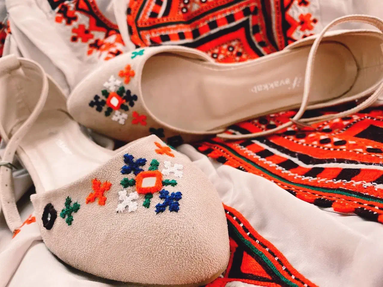 تعویض دوخت با هر مدل کفش سوزن دوزی|لباس|سراوان, |دیوار