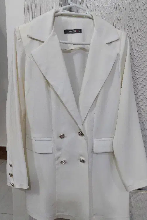 تعدادی مانتو|لباس|گنبد کاووس, |دیوار