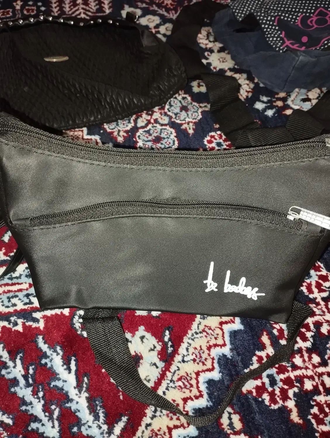 تعدادی کیف|کیف، کفش، کمربند|اردبیل, |دیوار