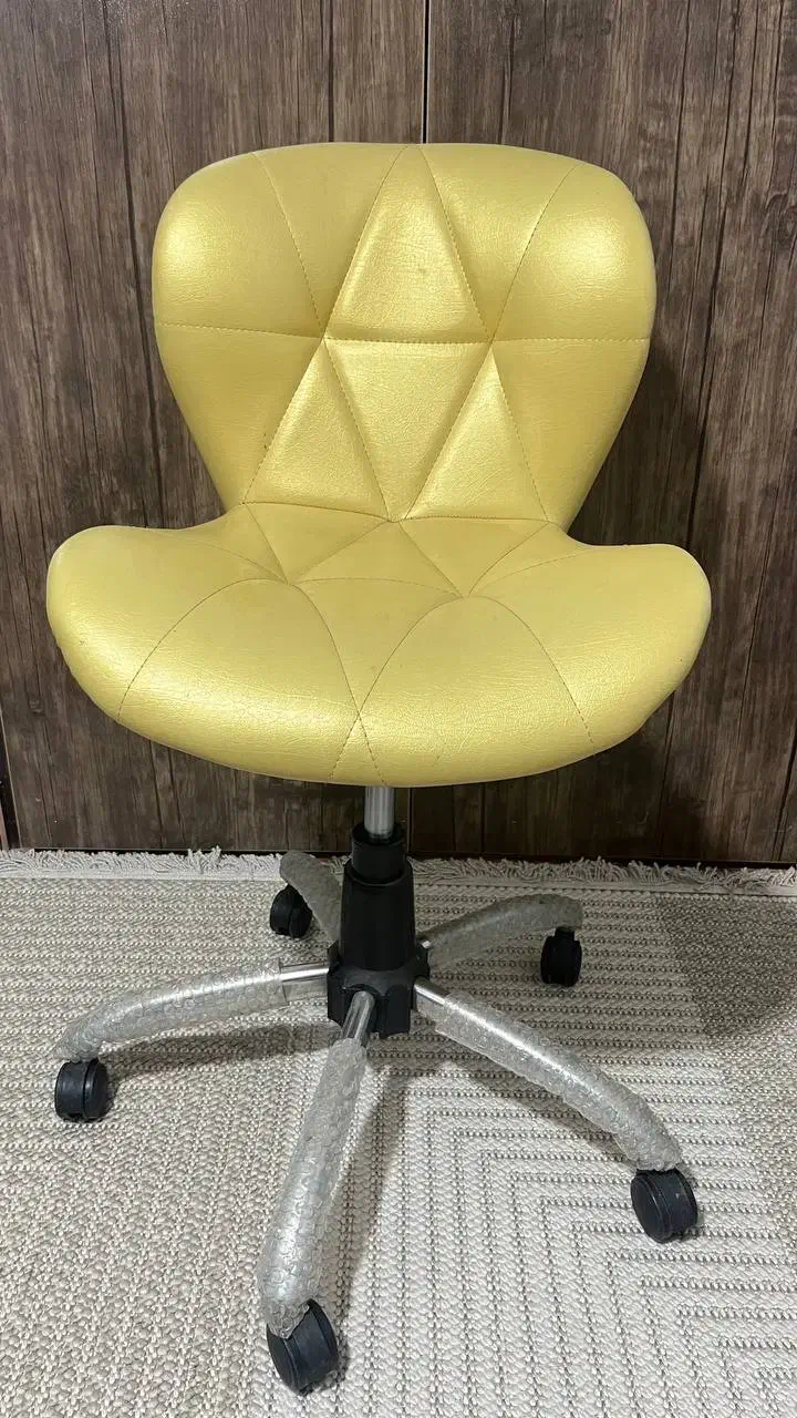 میز آرایش کشو دار،صندلی چرخ دار|آرایشگاه و سالنهای زیبایی|لاهیجان, طالقانی|دیوار