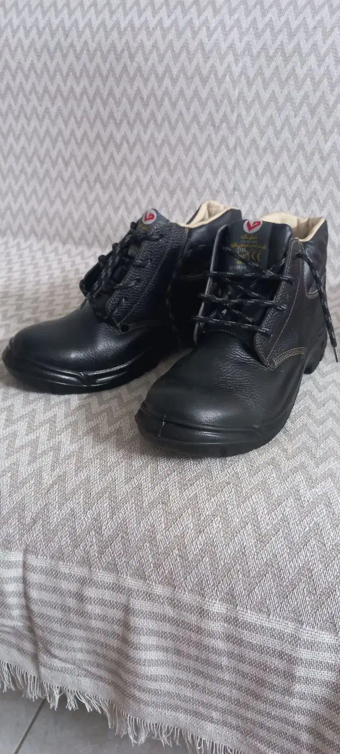 کفش کار|کیف، کفش، کمربند|لنگرود, |دیوار