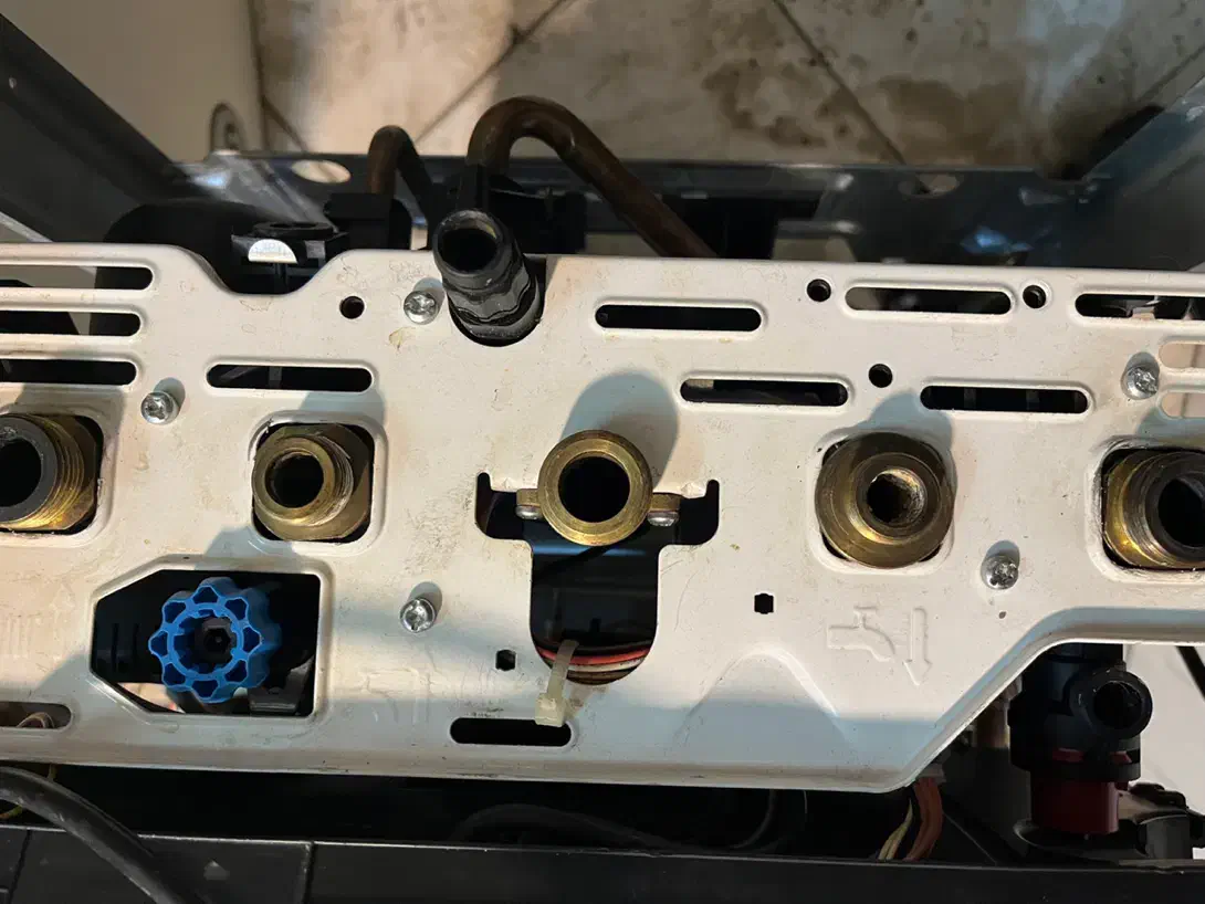 پکیج اریستون در حد نو واقعی|آبگرمکن، پکیج، شوفاژ|اندیشه, اندیشه فاز ۳|دیوار