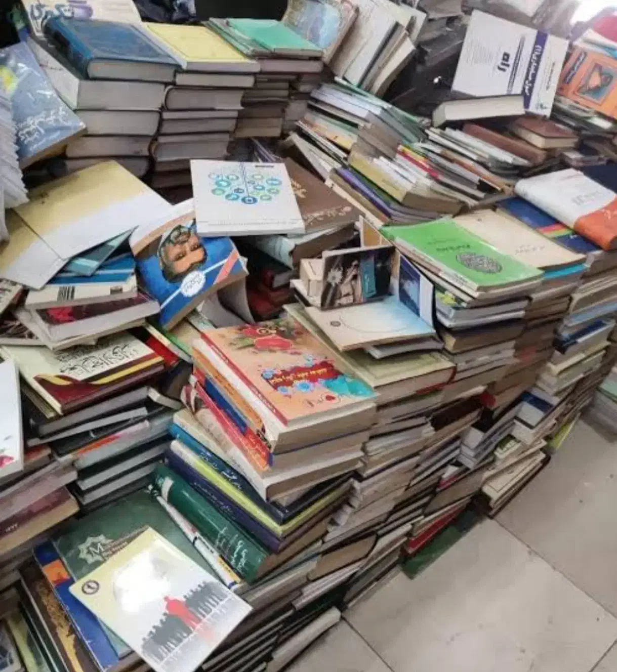 خرید ضایعات کتاب و کارتون آهن و ...|عمدهفروشی|قم, زینبیه|دیوار