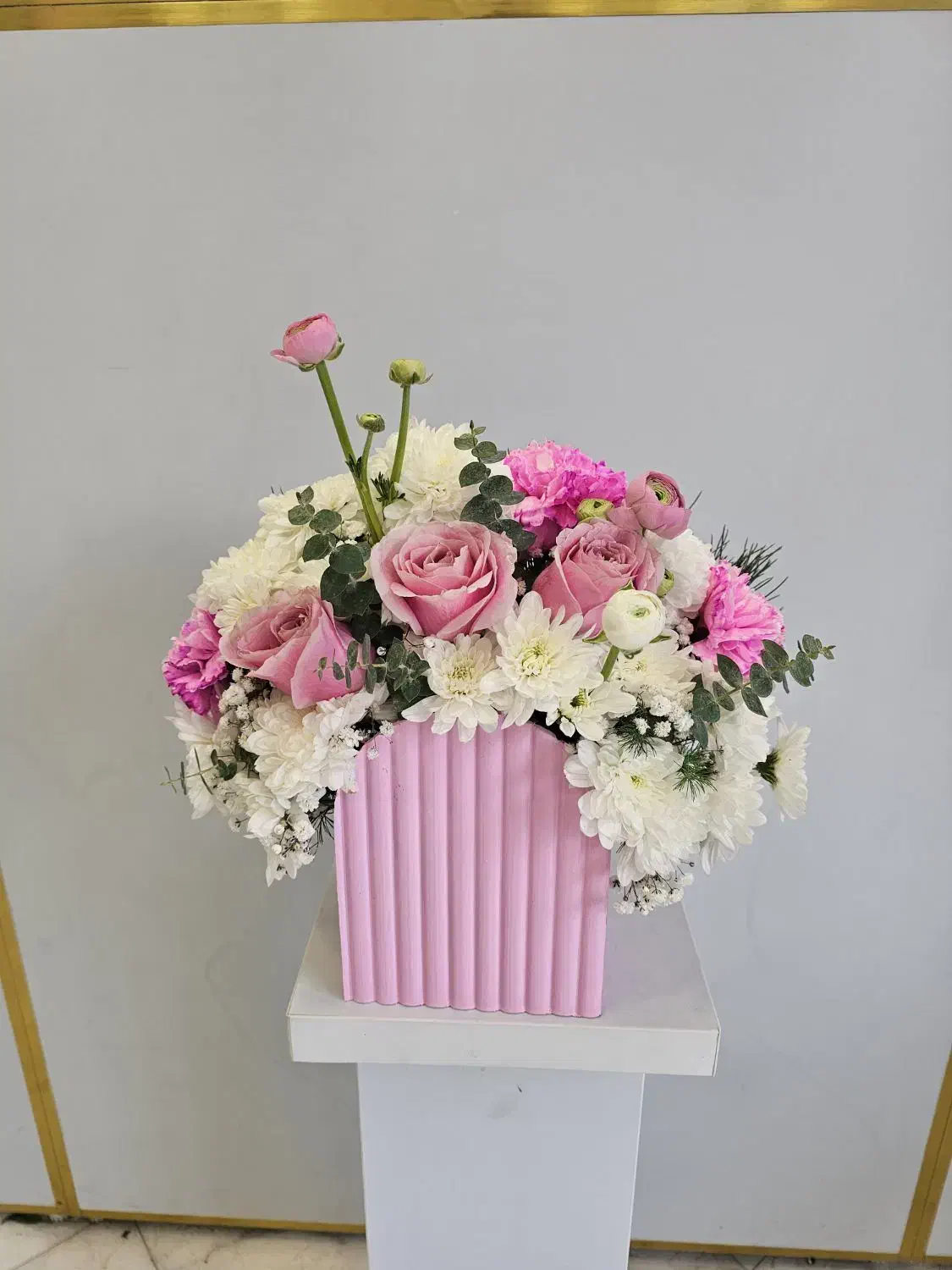 گل فروشی گلاریس باکس گل هلالی صورتی سفید|گل و گیاه طبیعی|تهران, شهرک هما|دیوار