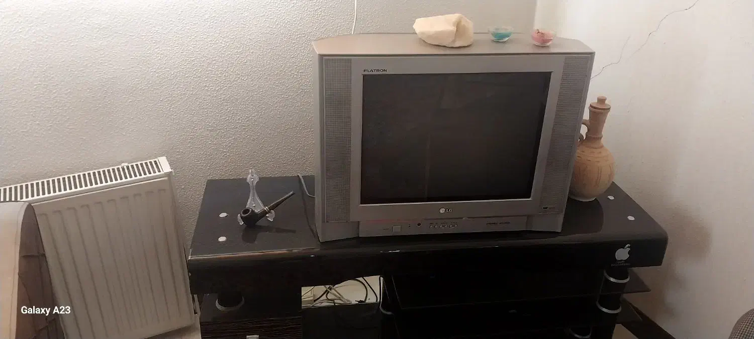 یک تلویزیون و میز|تلویزیون و پروژکتور|شاهینشهر, شهرک گلدیس|دیوار